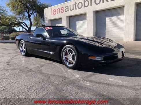 Used 2004 Chevrolet Corvette Convertible w/ Preferred Equipment Group image 2