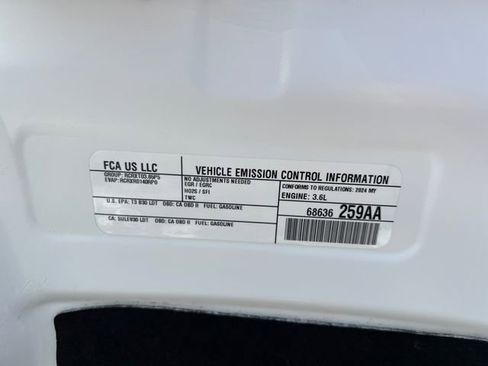 Used 2024 Chrysler Pacifica Touring-L image 10