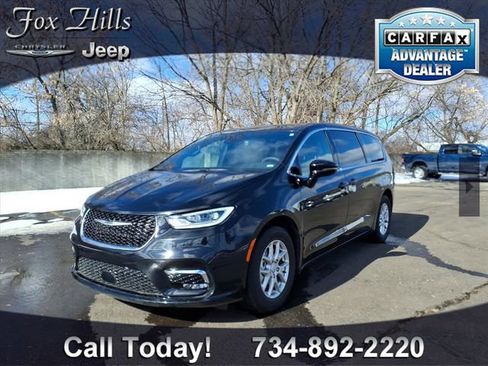 Certified 2026 Chrysler Pacifica Select FWD image 3