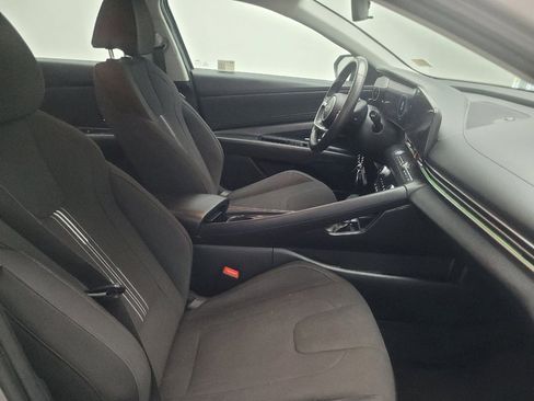 Used 2025 Hyundai Elantra SEL FWD image 21