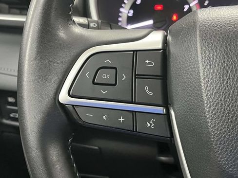 Used 2023 Toyota Highlander XLE AWD/4WD image 33
