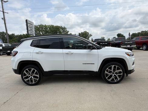Used 2025 Jeep Compass Limited w/ Elite Group AWD/4WD image 37