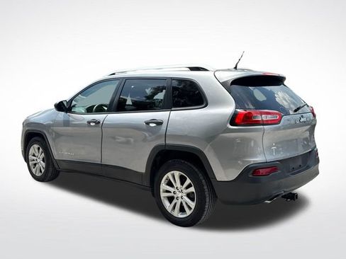 Used 2015 Jeep Cherokee Sport FWD image 3