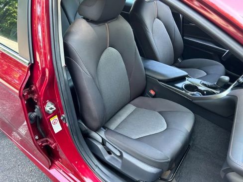 Used 2019 Toyota Camry LE image 19