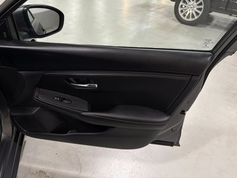 Used 2025 Nissan Sentra SV FWD image 38