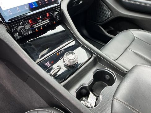 Used 2024 Jeep Grand Cherokee Limited w/ Black Appearance Package image 20