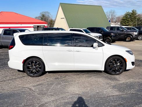 Used 2018 Chrysler Pacifica Touring Plus w/ S Appearance Package image 4