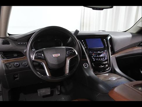 Used 2016 Cadillac Escalade Premium image 7