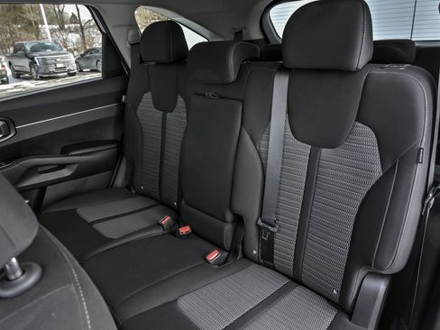 Used 2025 Kia Sorento LX image 16