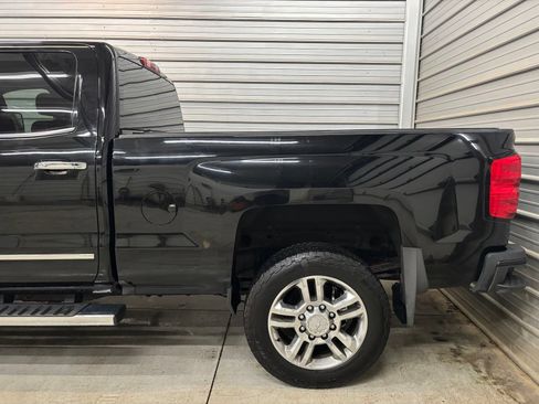Used 2019 Chevrolet Silverado 2500 High Country w/ Duramax Plus Package AWD/4WD image 5