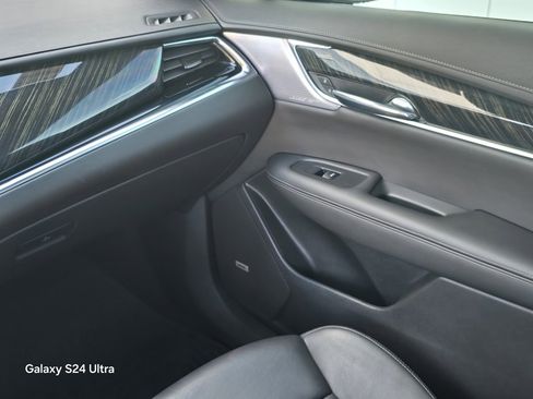 Used 2020 Cadillac XT6 Premium Luxury image 22