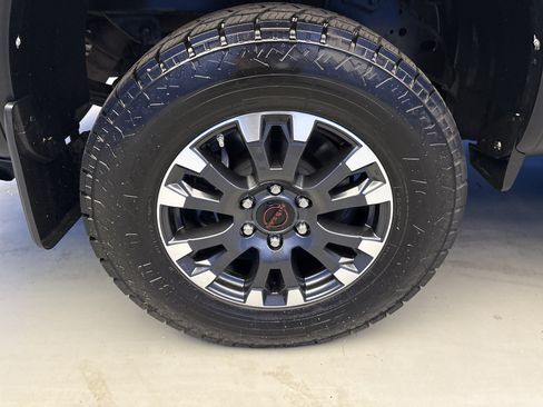 Used 2023 Nissan Titan PRO-4X w/ Pro-4x Convenience Package AWD/4WD image 8