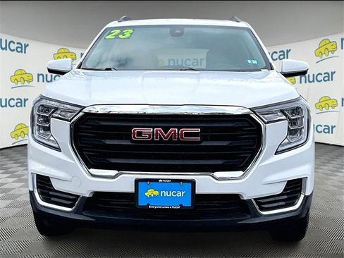 Used 2023 GMC Terrain SLE w/ Driver Convenience Package image 3
