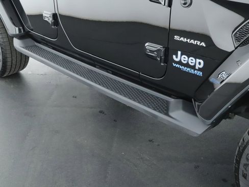 Used 2021 Jeep Wrangler Unlimited Sahara w/ Cold Weather Group image 18