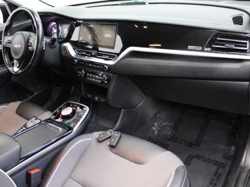 Used 2022 Kia Niro EX FWD image 29