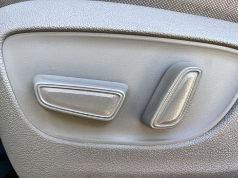 Used 2023 Toyota Highlander LE image 23