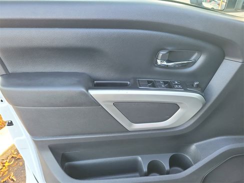 Used 2024 Nissan Titan SV w/ SV Convenience Package image 16