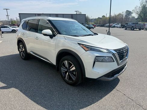 Used 2023 Nissan Rogue SL w/ SL Premium Package image 9