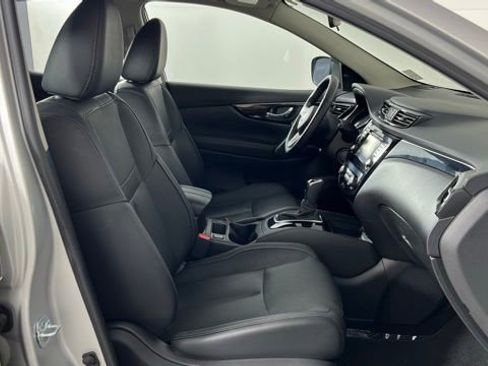 Used 2017 Nissan Rogue Sport SL w/ SL Premium Package image 18