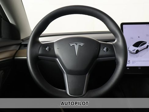 Used 2023 Tesla Model 3 Standard Range image 3