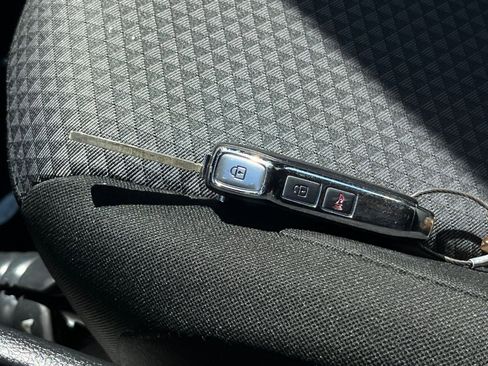 Used 2025 Kia Soul LX w/ LX Technology Package FWD image 21