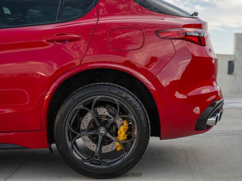 Used 2020 Alfa Romeo Stelvio Quadrifoglio image 5