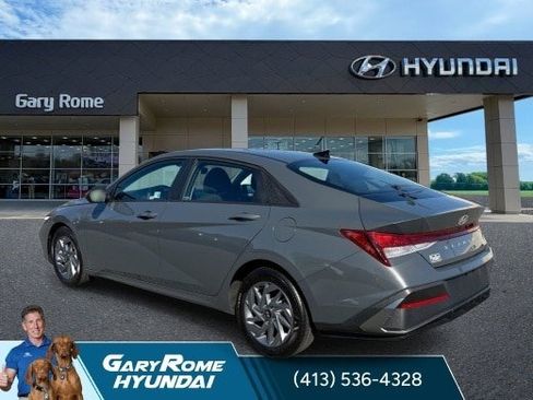 Used 2024 Hyundai Elantra SEL FWD image 6