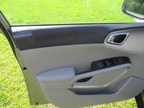 New 2025 Kia Soul LX w/ LX Technology Package image 15