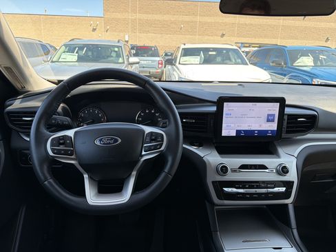 Used 2023 Ford Explorer XLT AWD/4WD image 13