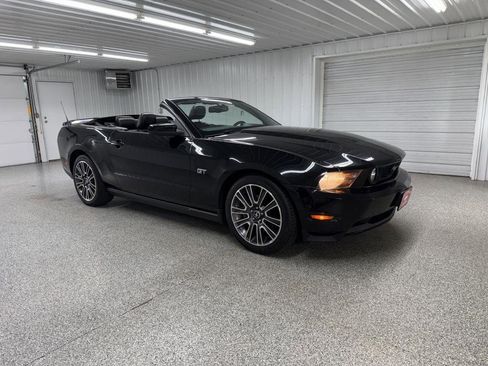 Used 2010 Ford Mustang GT RWD image 10