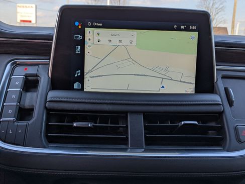 Used 2022 Chevrolet Suburban Z71 w/ Luxury Package image 21