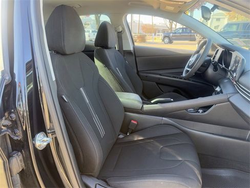 Used 2023 Hyundai Elantra SEL image 25