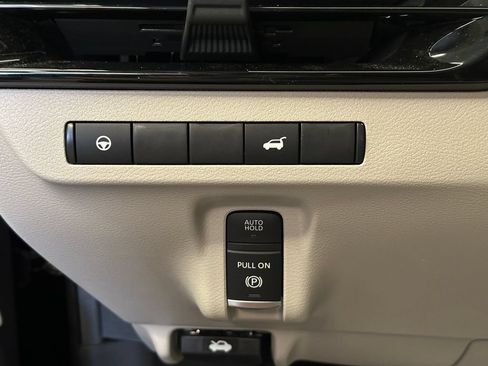 Used 2025 Nissan Murano SV AWD/4WD image 18