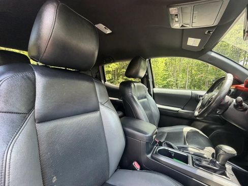 Used 2017 Toyota Tacoma TRD Sport w/ Tow Package RWD image 25