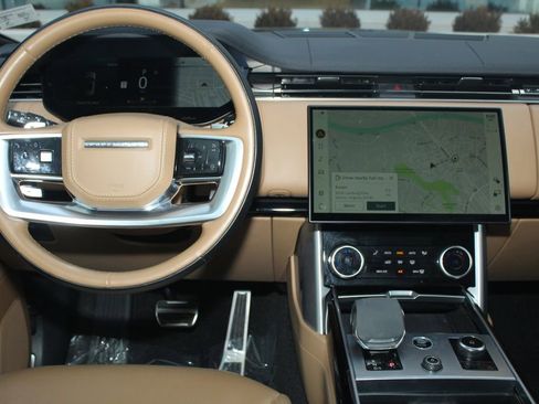 Used 2023 Land Rover Range Rover SE image 4