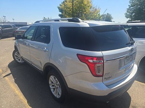 Used 2015 Ford Explorer XLT w/ Equipment Group 201A AWD/4WD image 3
