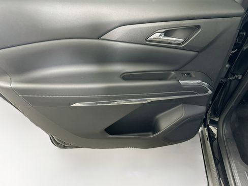 Used 2025 Chevrolet Traverse LT FWD image 25