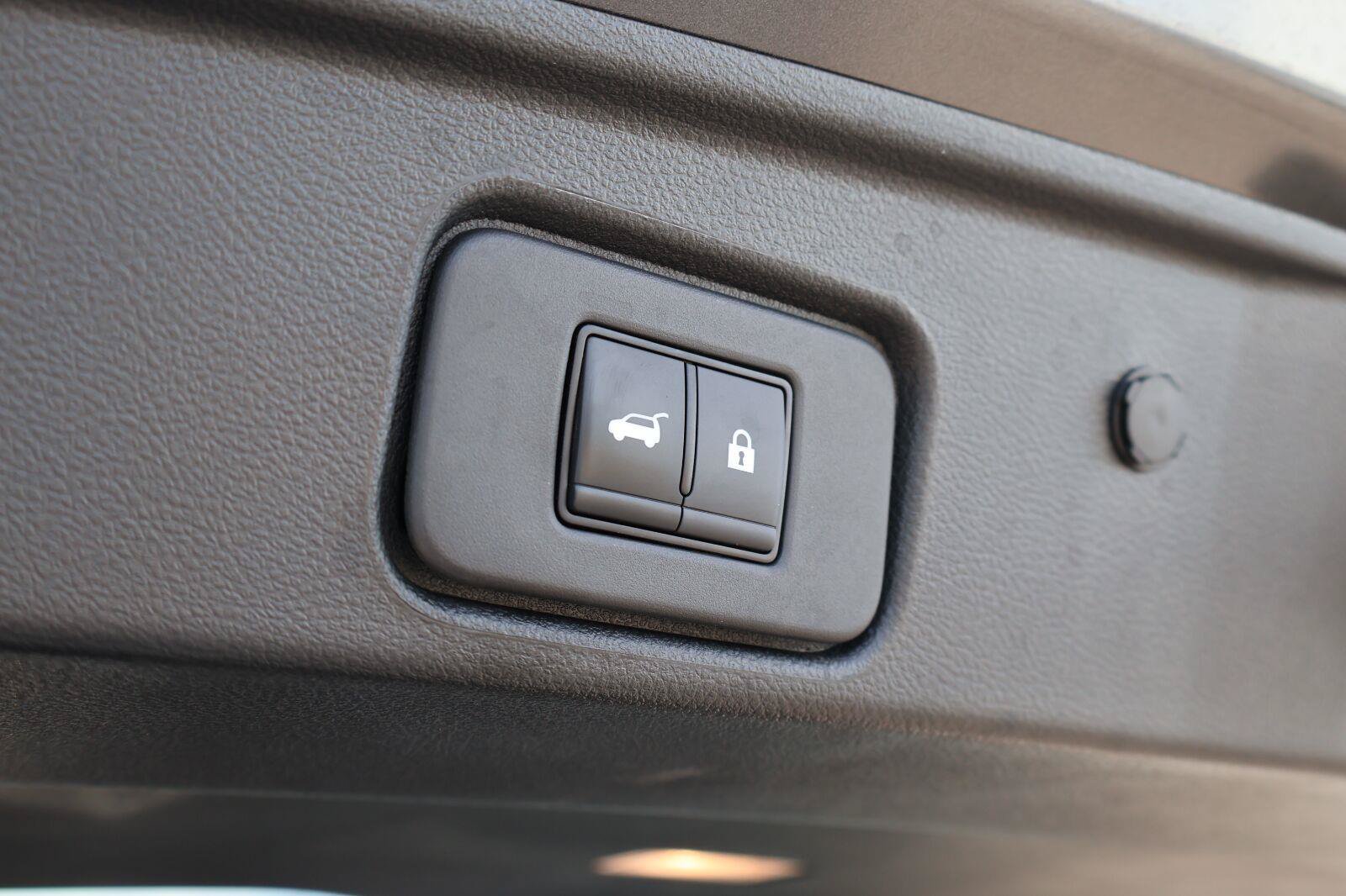 Used 2025 Nissan Pathfinder Platinum w/ Cargo Package FWD image 17