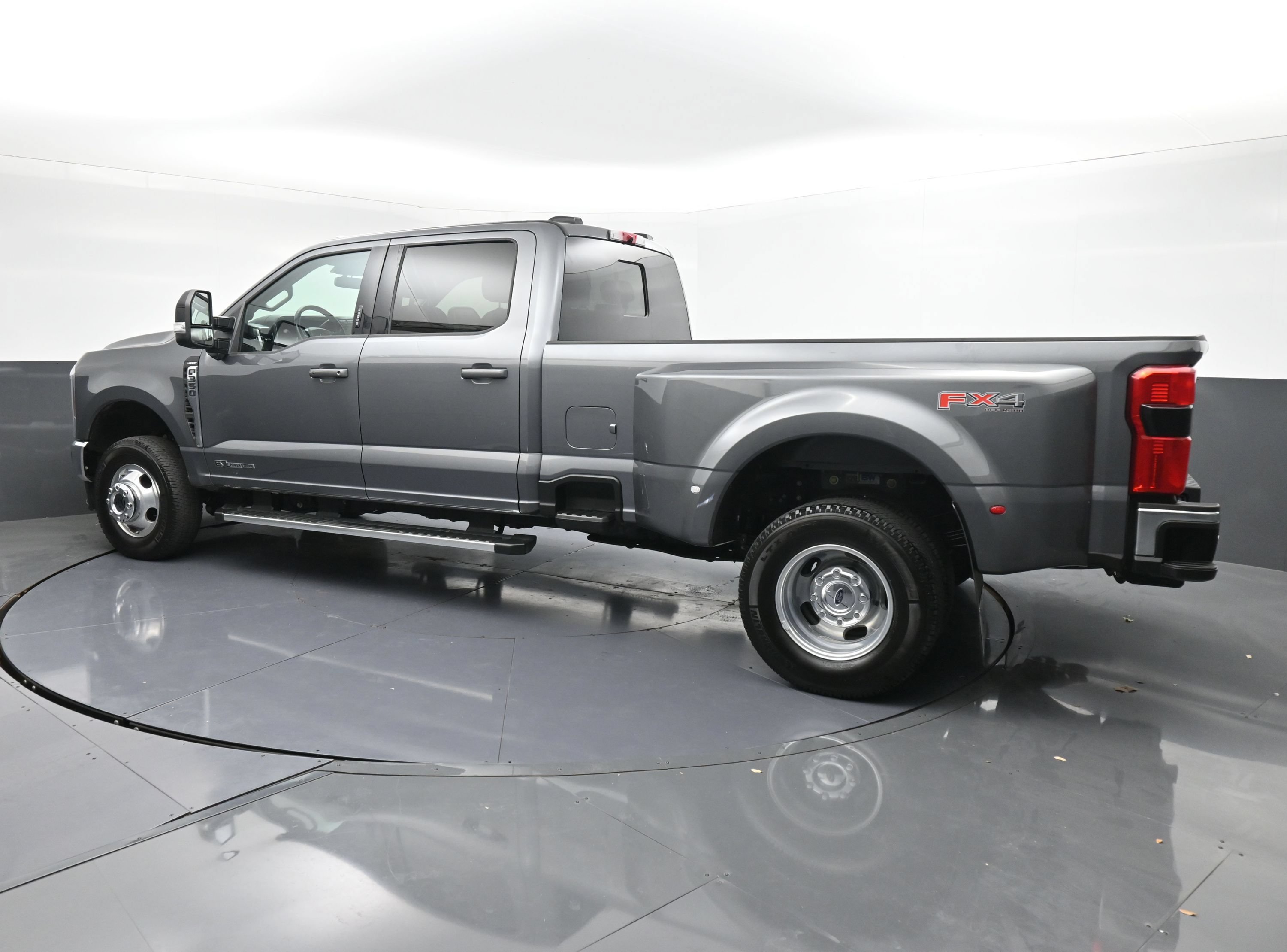 Used 2024 Ford F350 Lariat w/ FX4 Off-Road Package AWD/4WD image 6