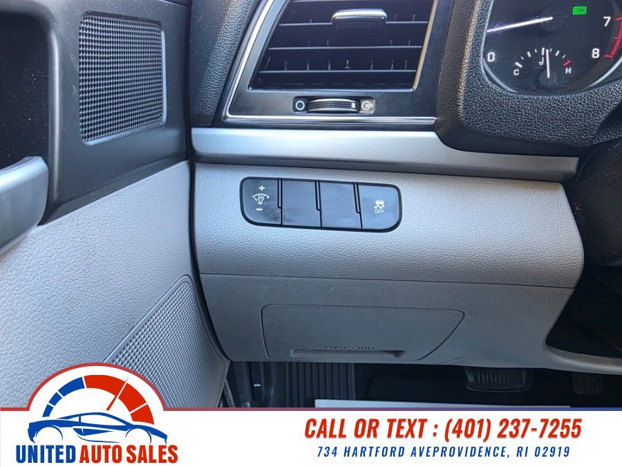 Used 2018 Hyundai Elantra SE w/ SE Connectivity Package 04 FWD image 18
