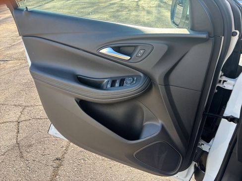 Used 2025 Buick Encore GX Preferred image 18