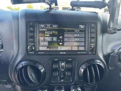 Used 2014 Jeep Wrangler Unlimited Rubicon AWD/4WD image 14
