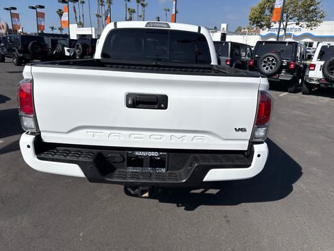 Used 2017 Toyota Tacoma Limited w/ Tow Package AWD/4WD image 17