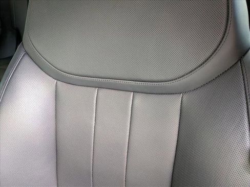 Used 2025 Land Rover Range Rover SE image 14