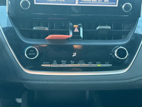 Used 2020 Toyota Corolla SE w/ SE Premium Package image 29