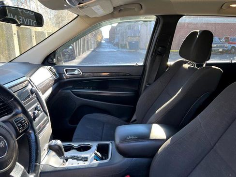 Used 2011 Jeep Grand Cherokee Laredo image 15