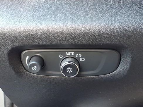 Used 2023 Chevrolet Traverse LT AWD/4WD image 11