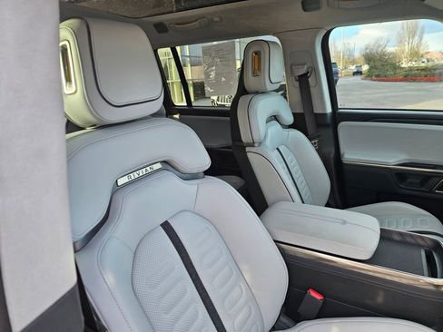 Used 2023 Rivian R1S Launch Edition image 13