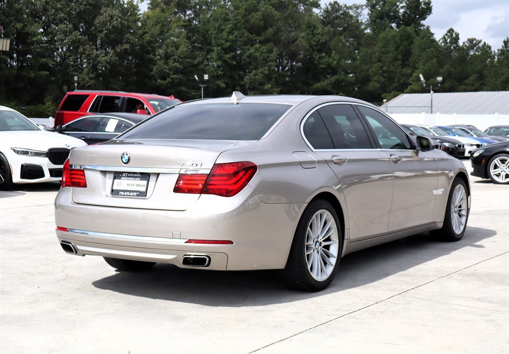 Used 2013 BMW 750i RWD image 7