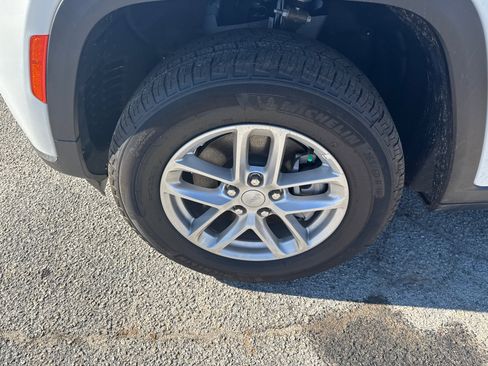 New 2025 Jeep Grand Cherokee L Laredo image 11